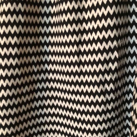 Black and white dress - Picture 4 of 4